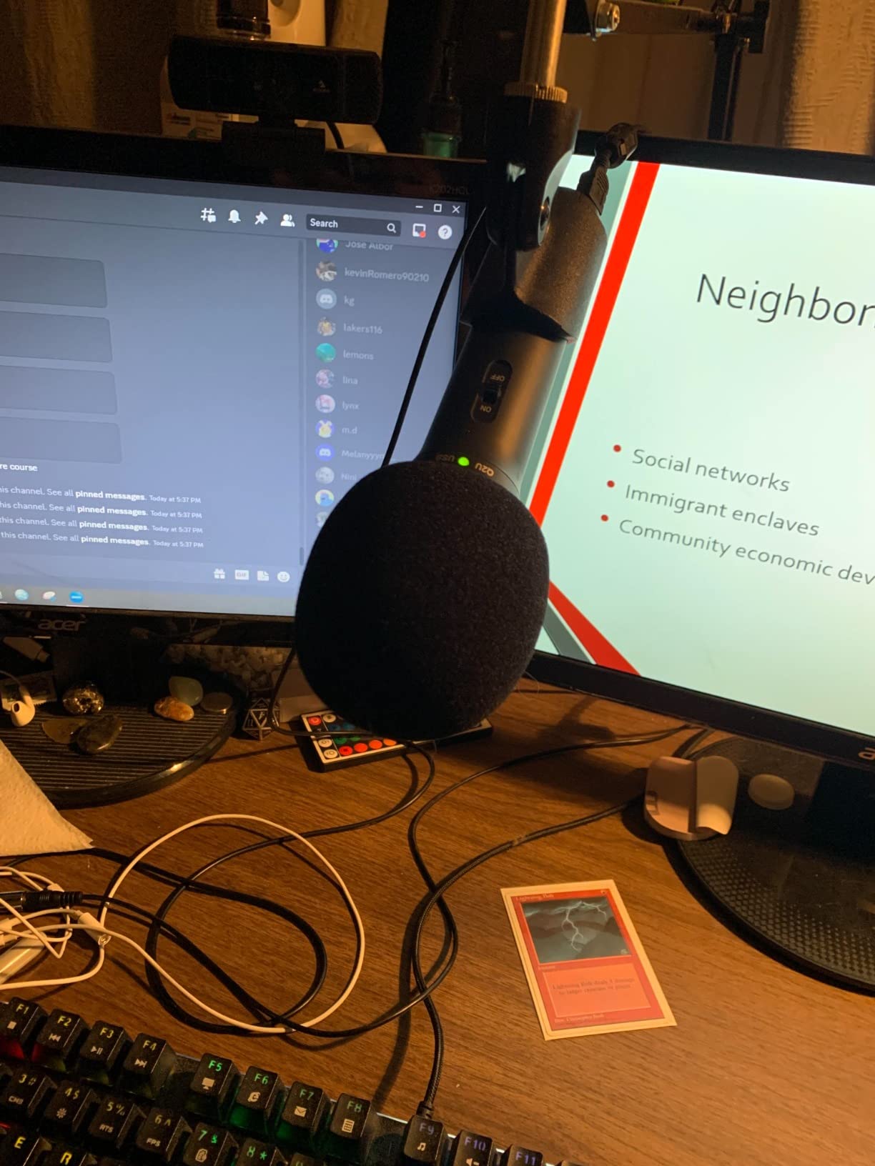 SAMSON Q2U USB/XLR Dynamic Microphone Recording and Podcasting Pack (Black) customer photo 2