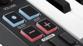 M-Audio Keystation Mini 32 MK3 USB MIDI Keyboard Controller with 32 Velocity Sensitive Mini Keys and Recording Software Included customer photo 1