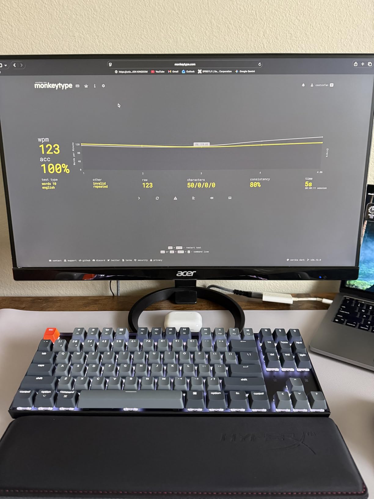 HyperX Wrist Rest - Full Sized - Cooling Gel - Memory Foam - Anti-Slip - Ergonomic - Keyboard Accessory, Black customer photo 1