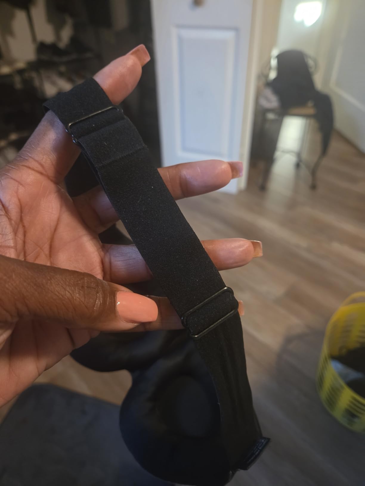 MZOO Luxury Sleep Eye Mask for Side Sleeper Men Women, Zero Eye Pressure 3D Sleeping Mask, Light Blocking Patented Design Night Blindfold, Soft Eye Shade Cover for Travel, Black customer photo 2