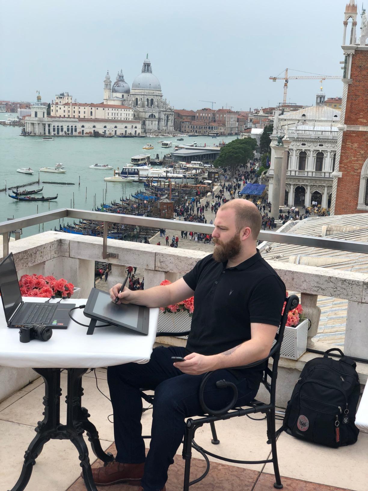 Wacom Cintiq 16 Drawing Tablet with Screen, 15.4