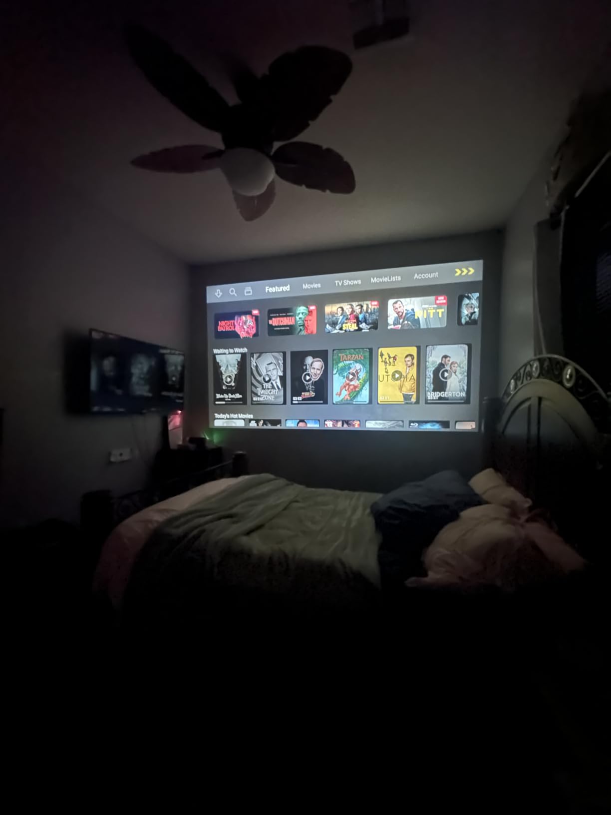 AuKing Projector, 2026 Upgraded Mini Projector, Full HD 1080P Home Theater Video Projector customer photo 2