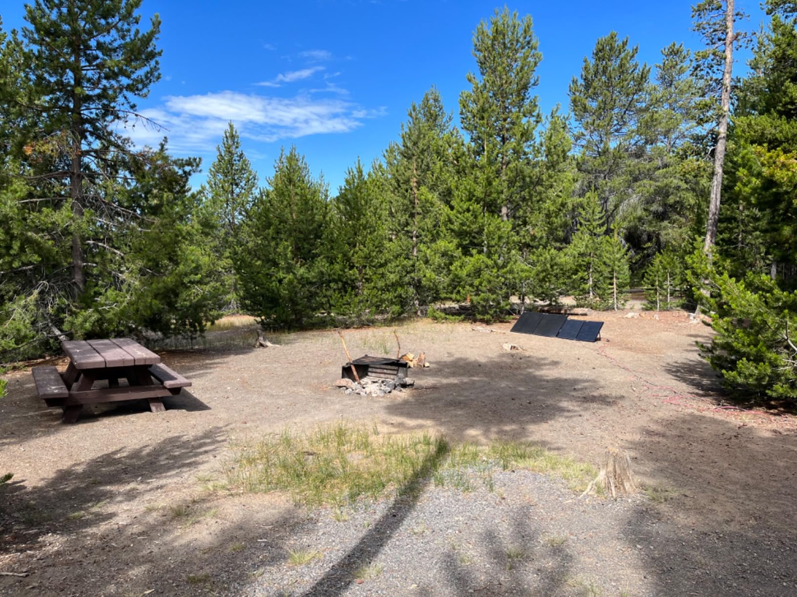 Renogy 200W 12V Portable Solar Panels Suitcase with Waterproof 20A Charge Controller, Foldable 200 Watt Solar Panel W/ Adjustable Kickstand, Solar Charger for Power Station, RV, Camping, SUV, Off Grid customer photo 1