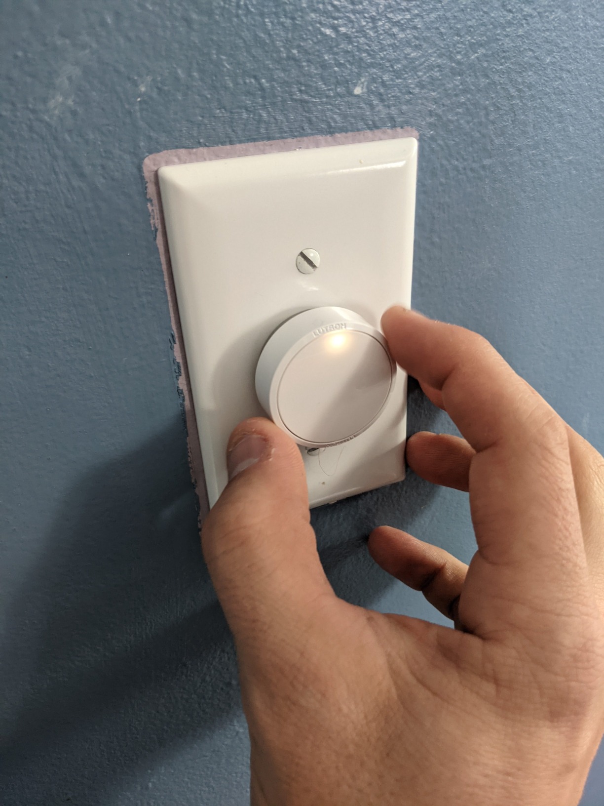 Lutron Aurora Smart Bulb Dimmer Switch for Philips Hue Smart Bulbs customer photo 2