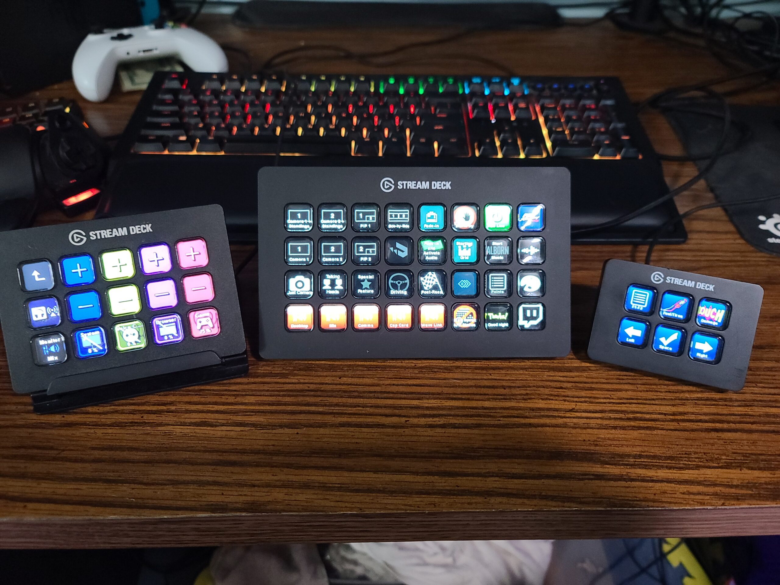 Elgato Stream Deck XL - Advanced Studio Controller, 32 Macro Keys customer photo 1
