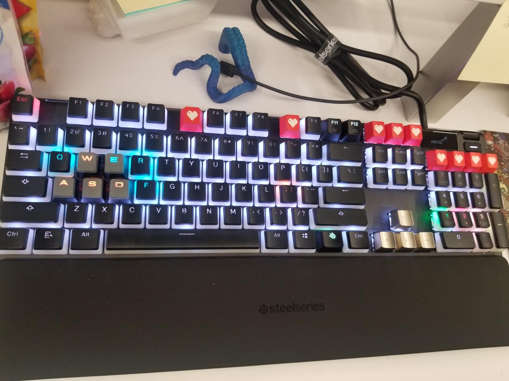 SteelSeries Apex 7 Mechanical Gaming Keyboard - OLED Smart Display - USB Passthrough - Media Controls - Linear Red Switch - RGB Backlit customer photo 2