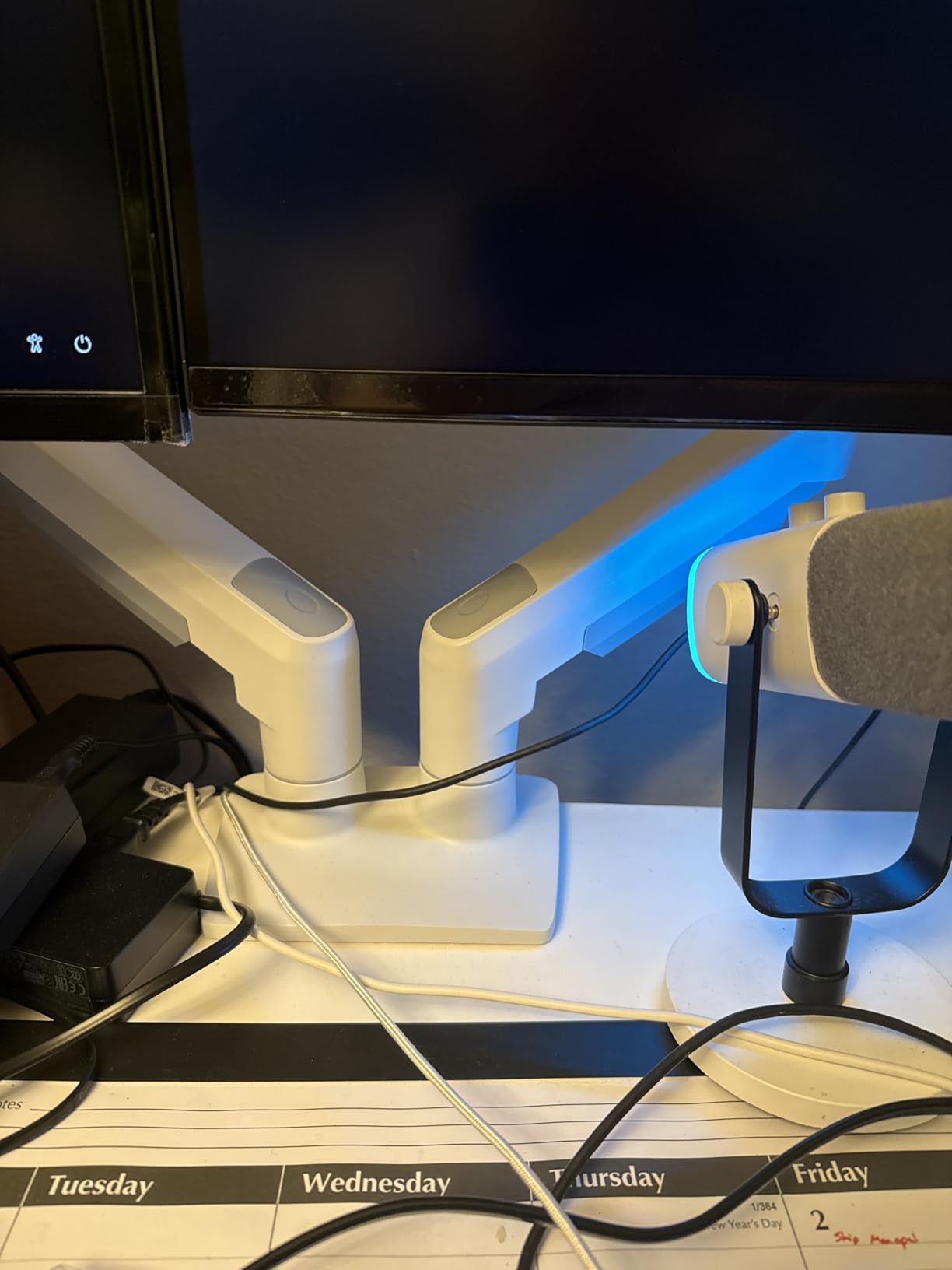 HUANUO FlowLift Dual Monitor Stand, Fully Adjustable Gaming Monitor Desk Mount for 13-32 Computer Screens, Full Motion VESA 75x75/100x100 with C-Clamp & Grommet Base, Each Arm Holds 4.4 to 19.8 lbs customer photo 1