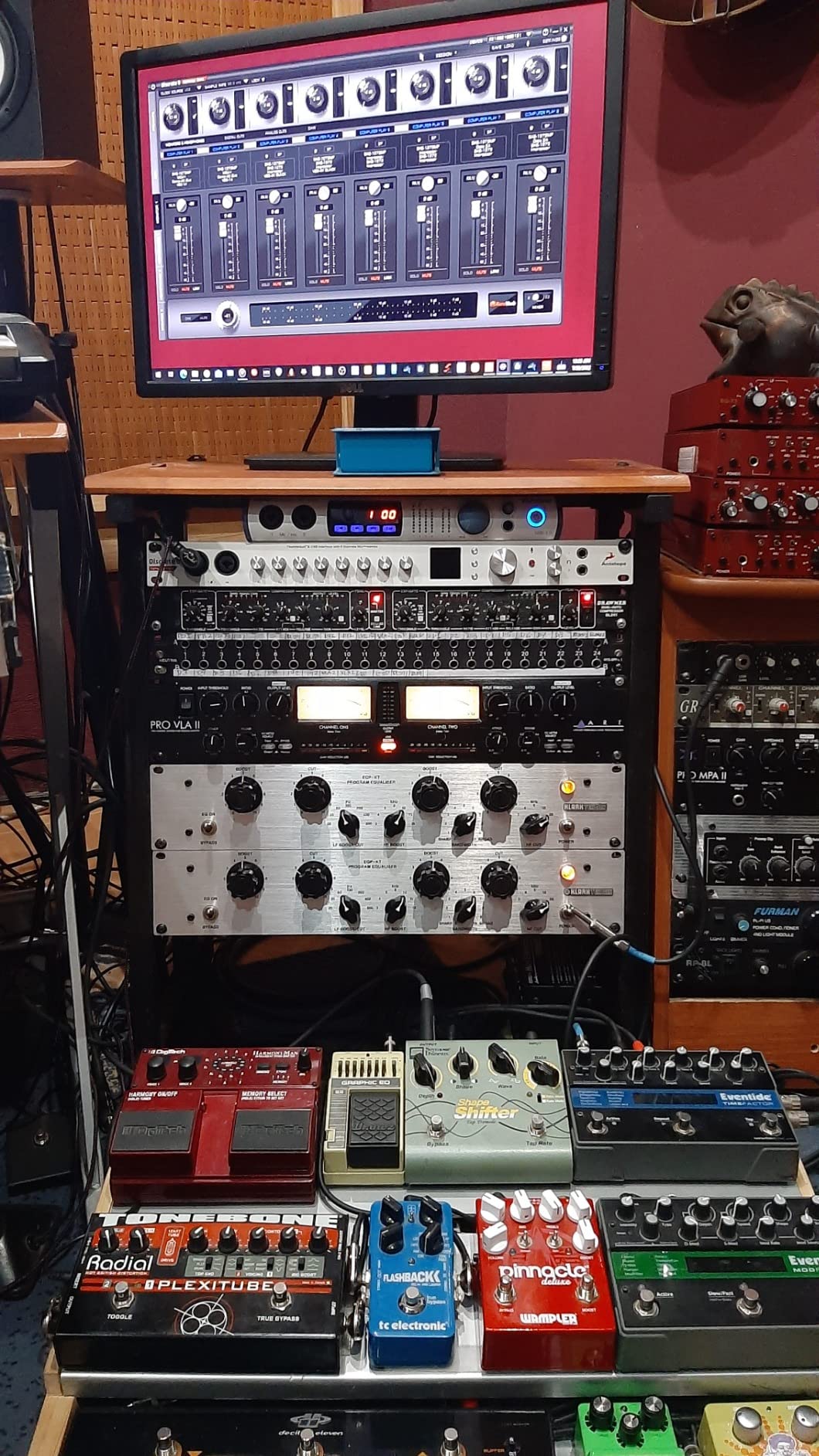 Antelope Audio Discrete 8 Synergy Core Thunderbolt & USB Audio Interface - Multichannel Rackmount Microphone Preamp Recording for Vocals, Streaming Studio Audio Interface w/FPGA + DSP FX Processing customer photo 1