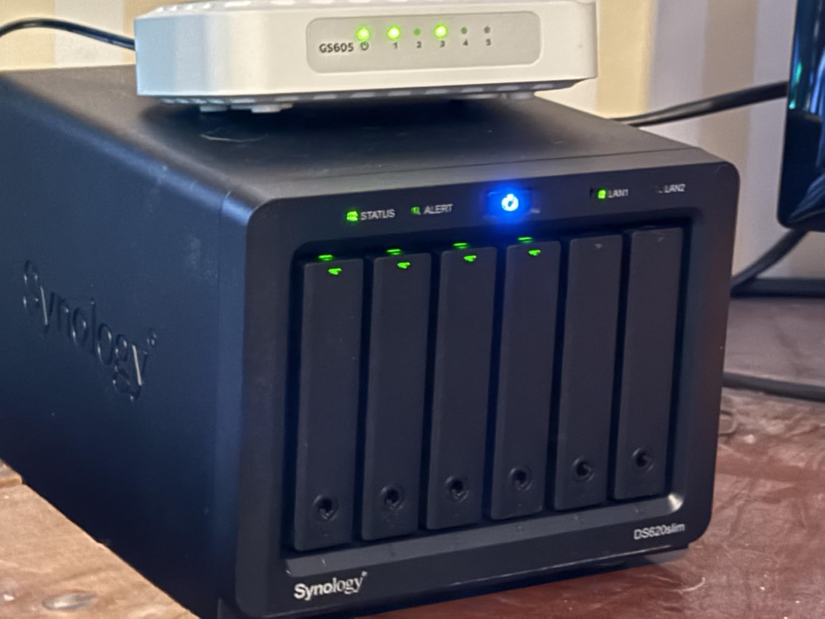 Synology 6 bay 2.5