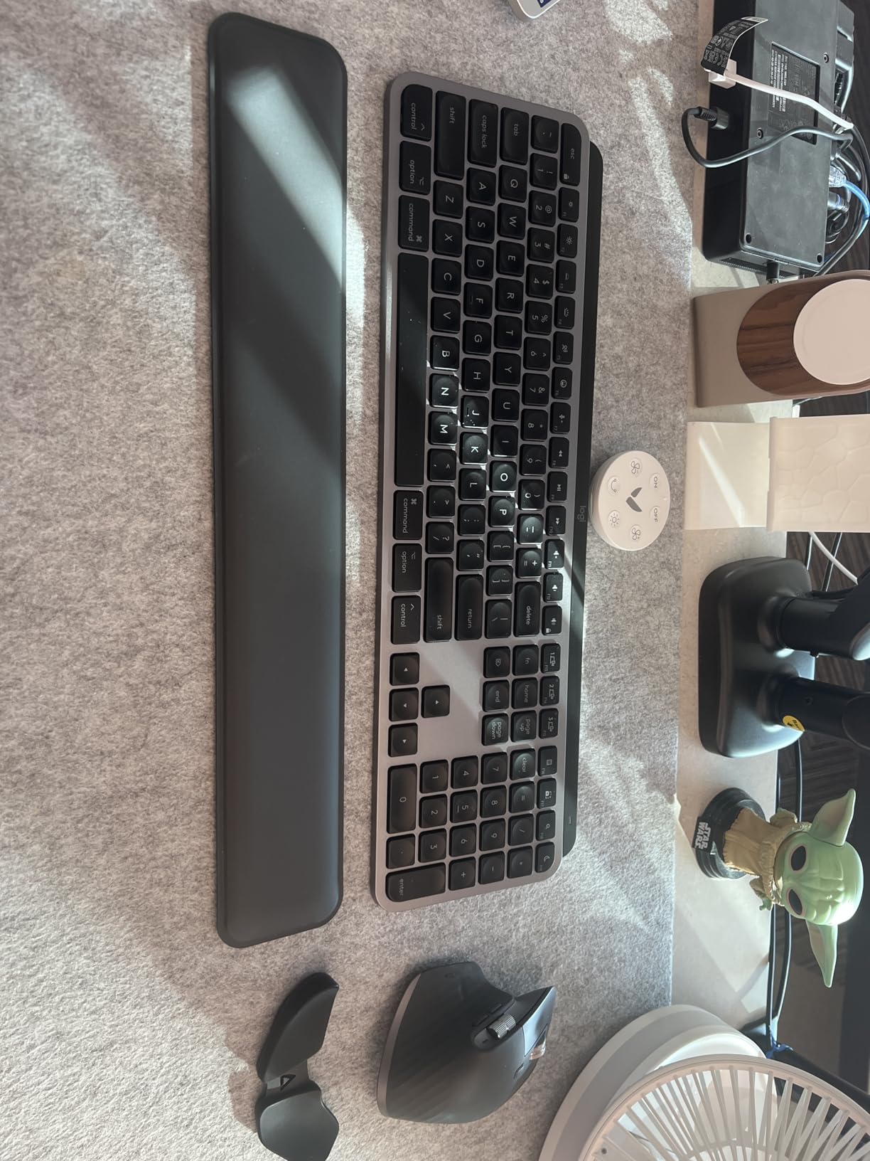 Logitech Palm Rest for MX Keys, Premium,USB Connectivity, No-Slip Support for Hours of Comfortable Typing, Black customer photo 2