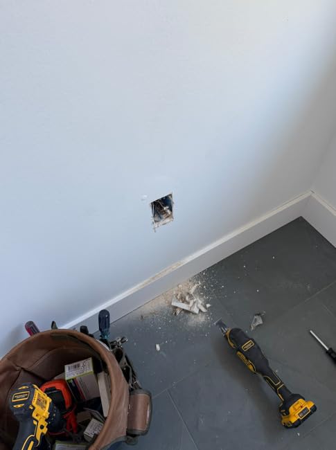 Klein Tools VDV500-820 Wire Tracer Tone Generator and Probe Kit Continuity Tester for Ethernet, Telephone, Speaker, Coax, Video, and Data Cables, RJ45, RJ11, RJ12 customer photo 2