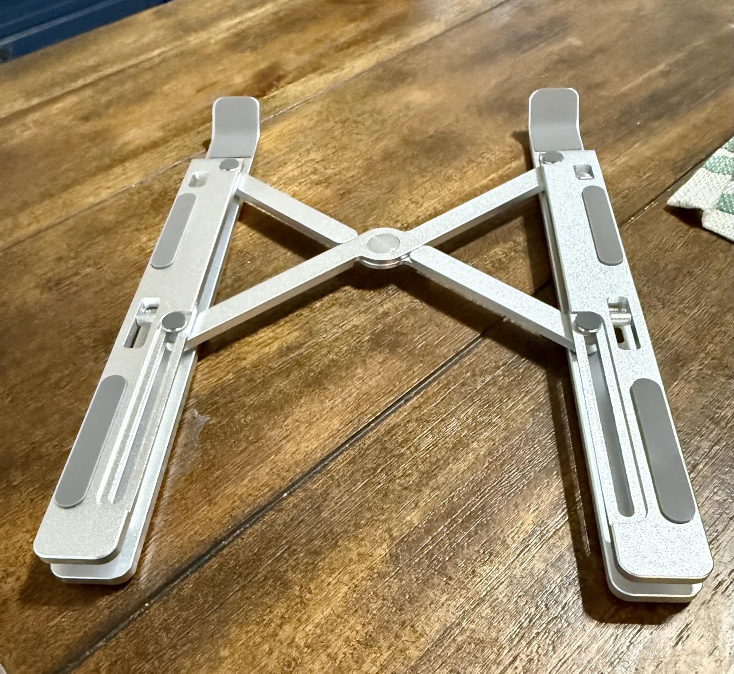 ivoler Laptop Stand, Laptop Holder Riser Computer Tablet Stand, 6 Angles Adjustable Aluminum Ergonomic Foldable Portable Desktop Holder Compatible with 10-15.6