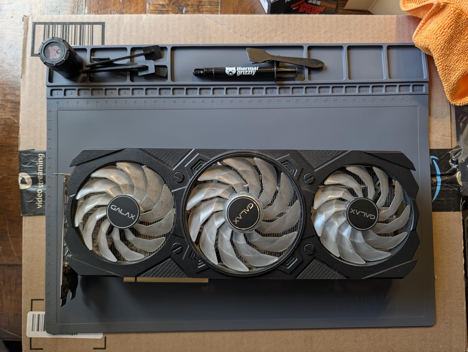 Anti-Static Mat ESD Safe for Electronic Includes ESD Wristband and Grounding Wire, HPFIX Silicone Soldering Repair Mat 932°F Heat Resistant for iPhone iPad iMac, Laptop, Computer, 15.9