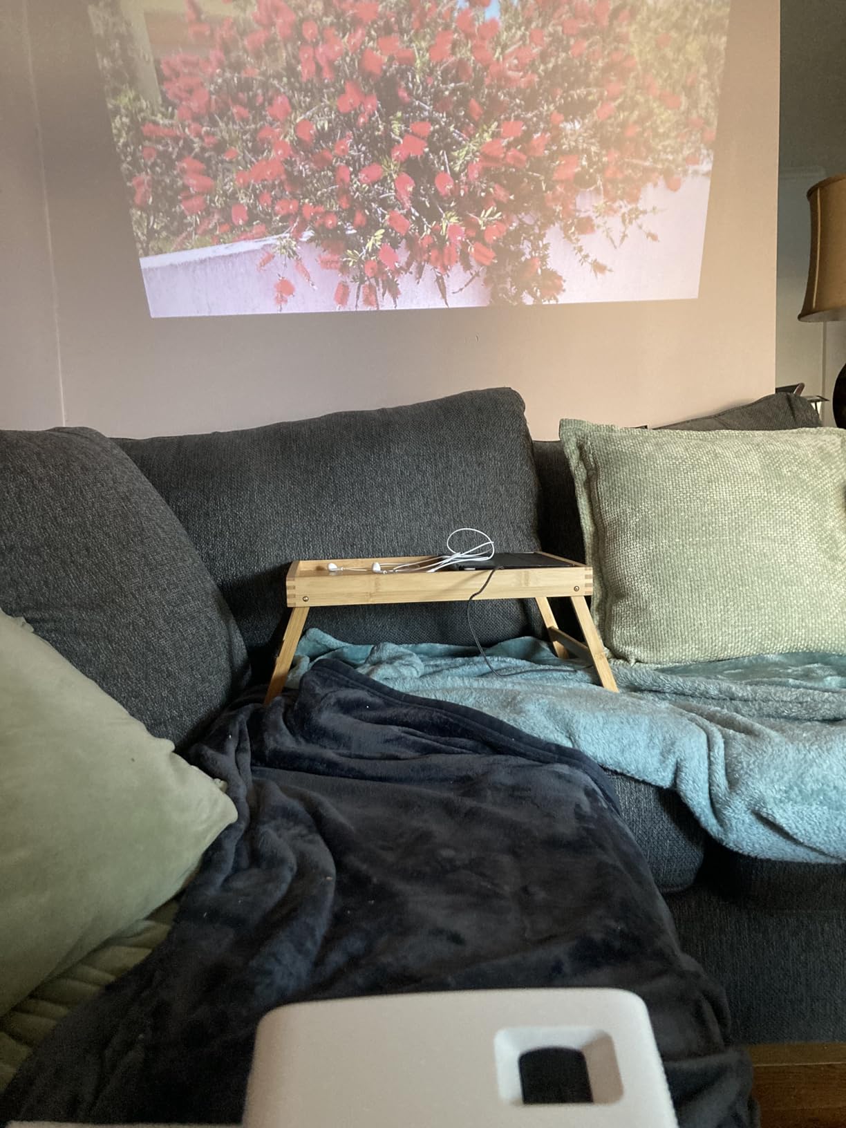 Mini Projector, ELEPHAS Portable Projector for iPhone, 7000L with Synchronize Smartphone Screen, Movie Projector with 1080P HD/200 Screen Support customer photo 1