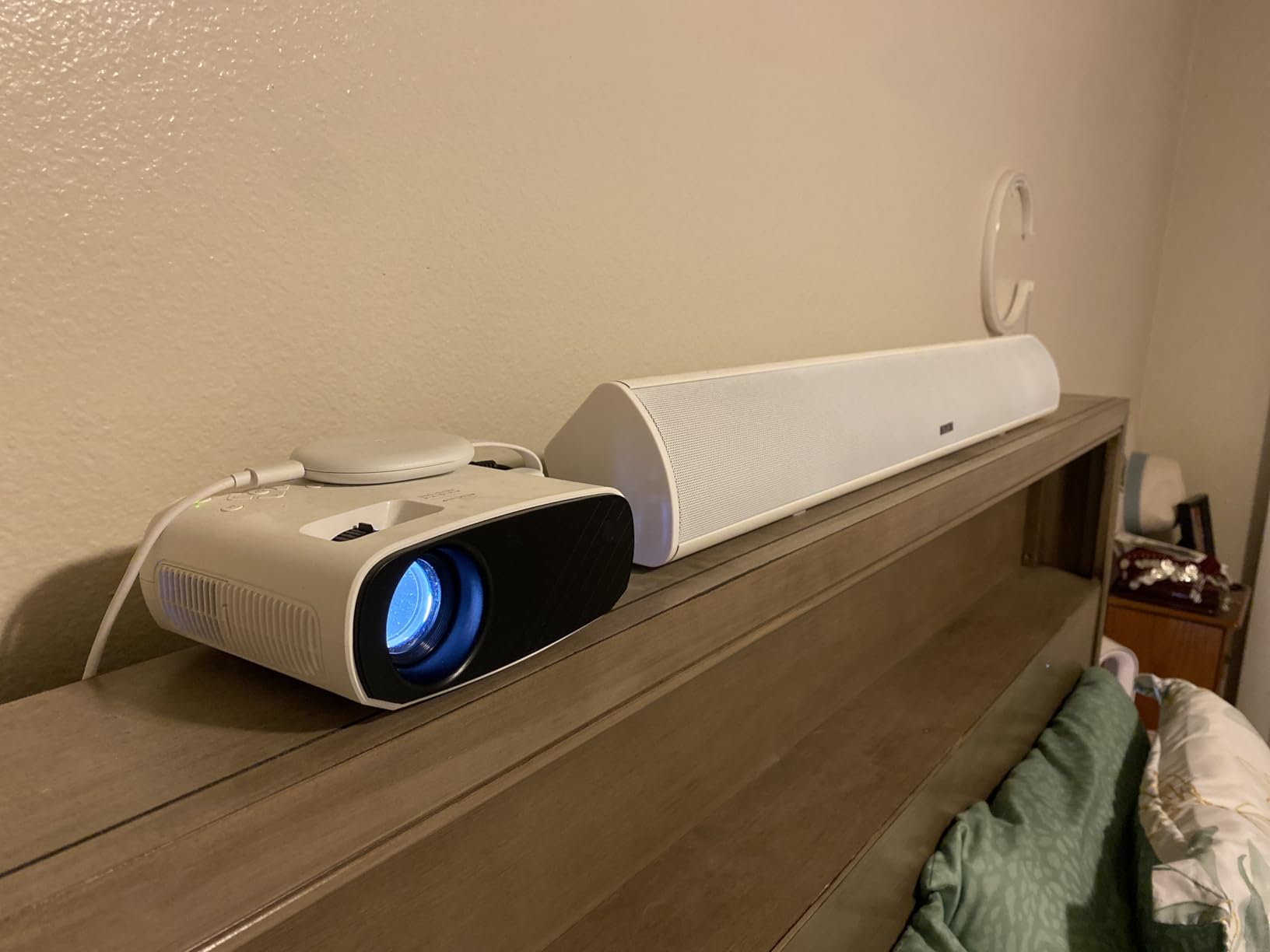 Mini Projector, ELEPHAS Portable Projector for iPhone, 7000L with Synchronize Smartphone Screen, Movie Projector with 1080P HD/200 Screen Support customer photo 2