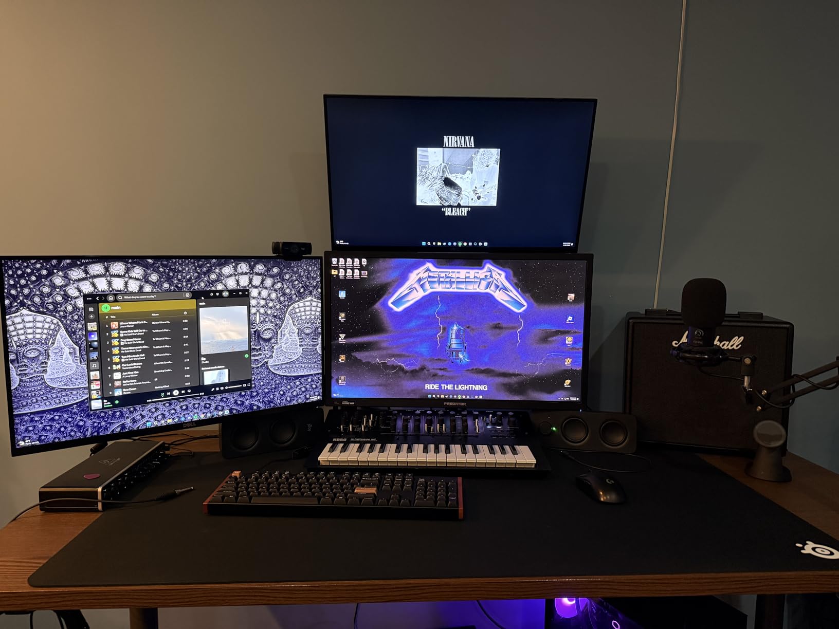 HUANUO Vertical Dual Monitor Mount, Stacked Monitor Stand for 2 Monitors with Height Adjustment Computer Monitor Arm Supports Two 17 to 32 Inch with C Clamp Each Desk Mount Hold up to 17.6lbs customer photo 1