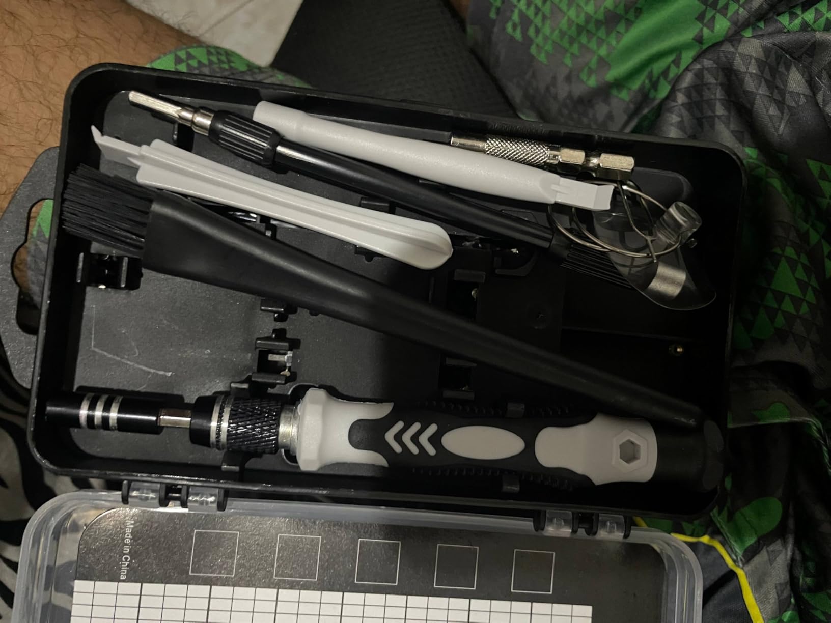 SHOWPIN 122 in 1 Precision Computer Screwdriver Kit, Laptop Screwdriver Sets with 101 Magnetic Drill Bits customer photo 2