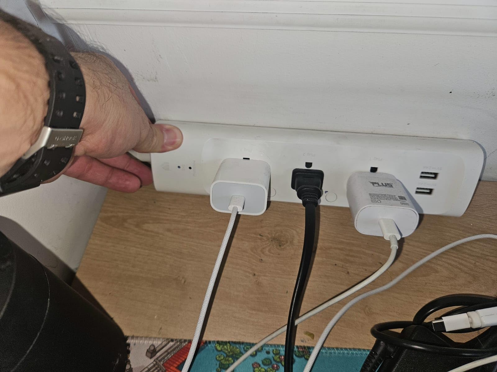 Kasa Smart Plug Power Strip KP303, Surge Protector with 3 Individually Controlled Smart Outlets and 2 USB Ports, Works with Alexa & Google Home, No Hub Required, White customer photo 2