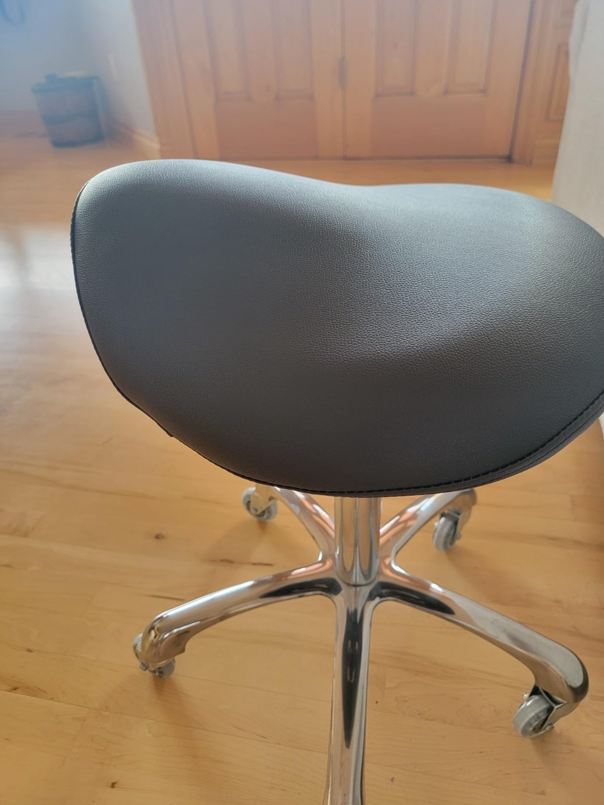 Professional Saddle Stool with Wheels Ergonomic Swivel Rolling Height Adjustable for Clinic Dentist Beauty Salon Tattoo Home Office (Black) customer photo 2