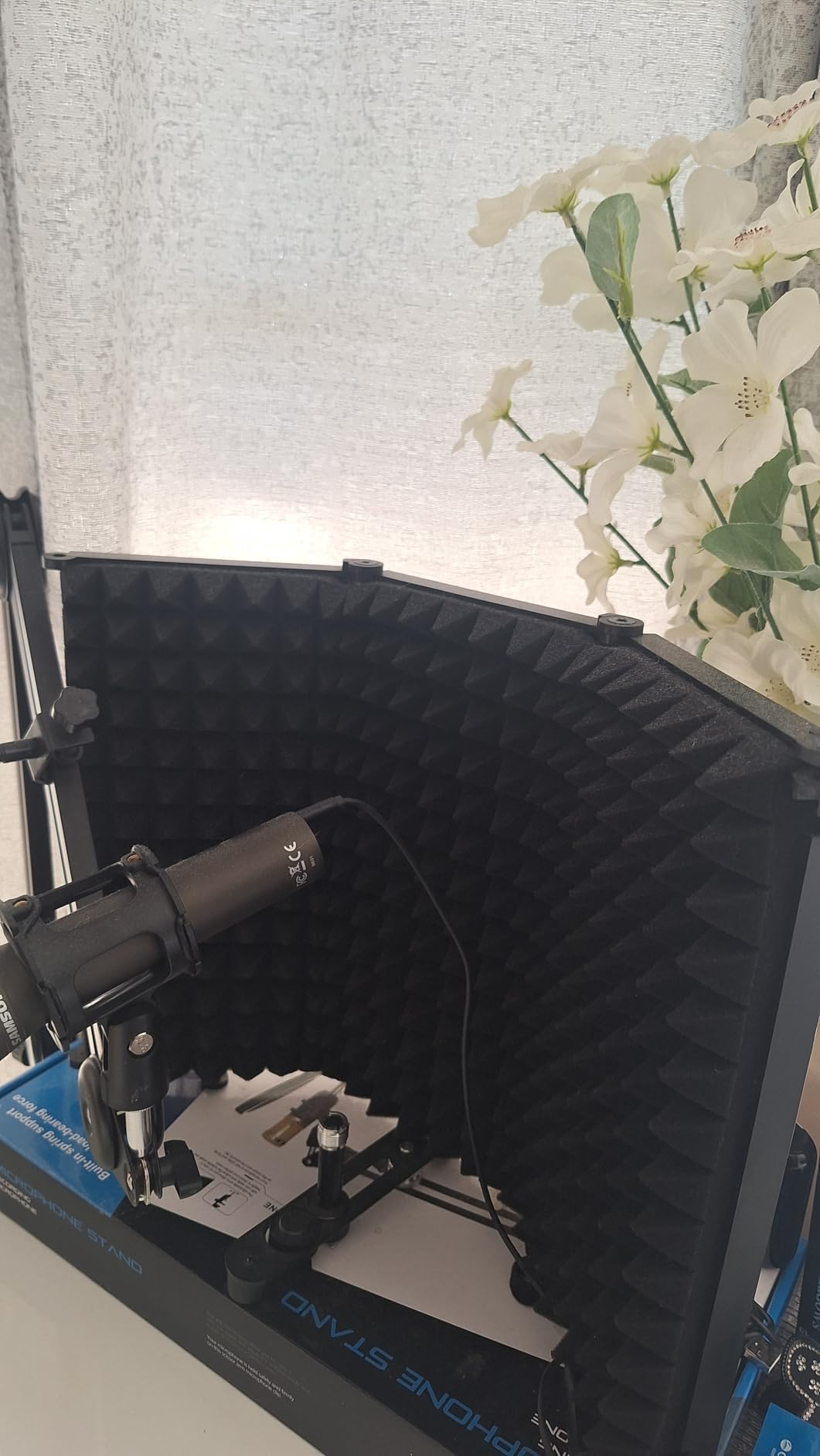 Moukey Microphone Isolation Shield, Foldable Mic Shield with Triple Sound Insulation, Reflection Filter with 3/8