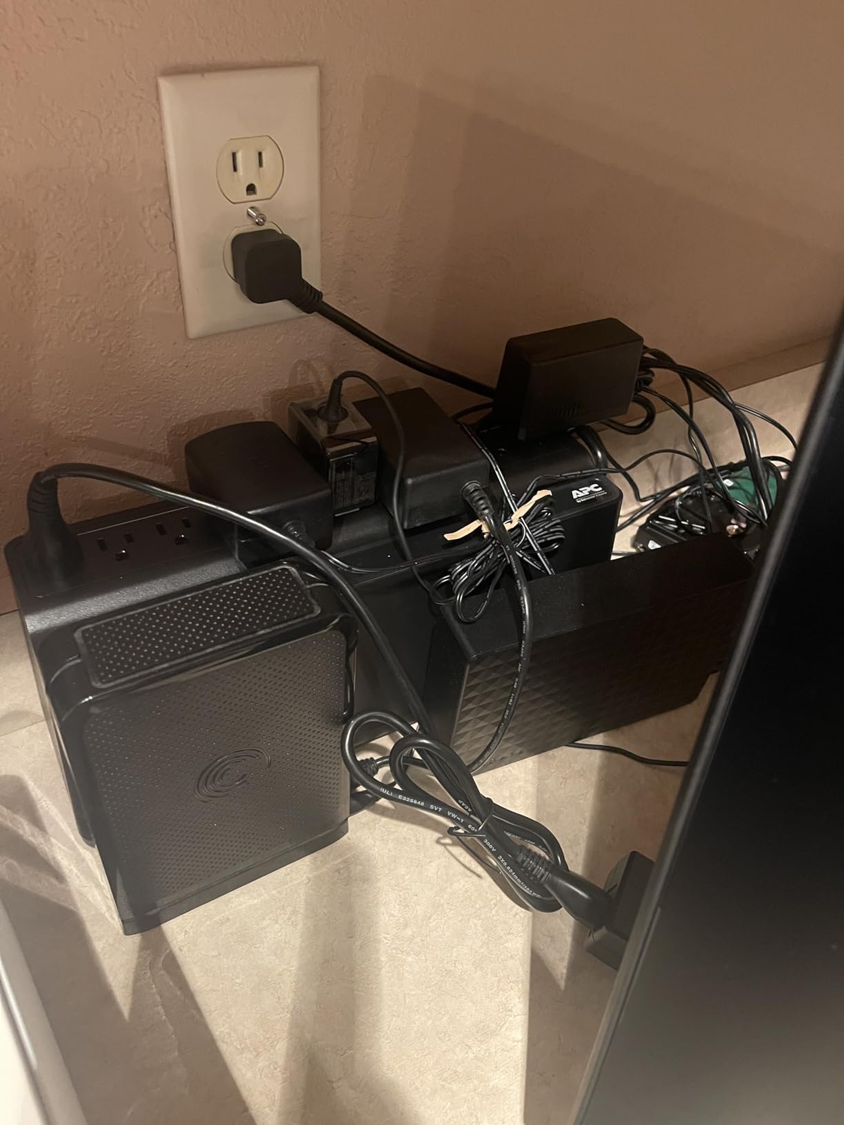 APC Back-UPS 850VA / 450W UPS Battery Backup & Surge Protector, 9 Outlets, Type A Charger, BE850G2 customer photo 1