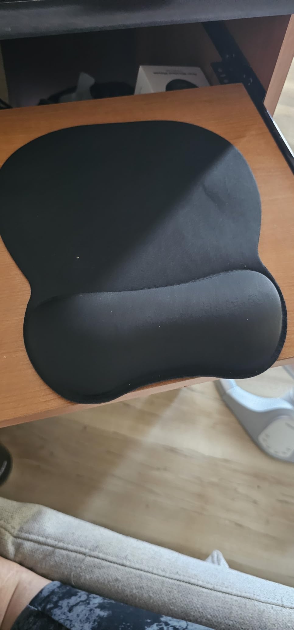 EooCoo Ergonomic Mouse Pad with Wrist Support, Mousepad with Memory Foam Wrist Rest and Non-Slip Base for Computer, Cafe, Home & Office, 9.64 x 8.26 in Office Desk Accessories customer photo 2