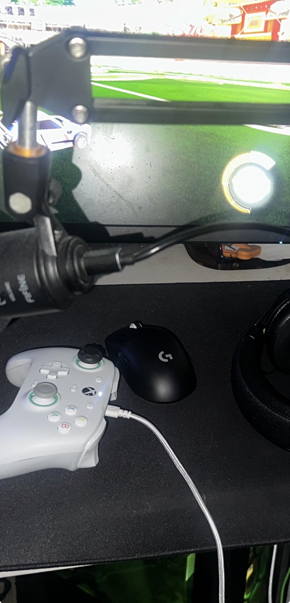 Logitech G PRO X Superlight Wireless Gaming Mouse, Ultra-Lightweight, Hero 25K Sensor, 25,600 DPI, 5 Programmable Buttons, Long Battery Life, Compatible with PC/Mac - Black customer photo 2