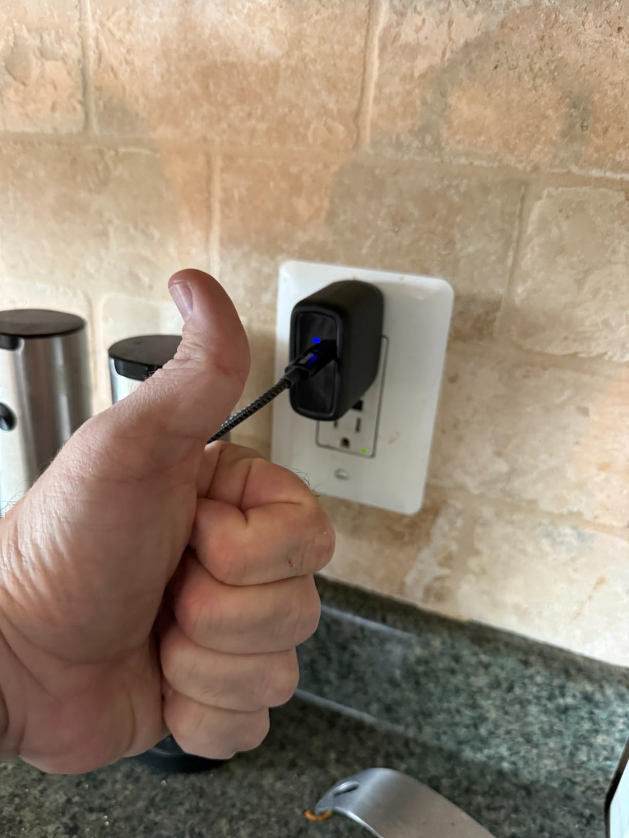 Amazon Basics 65W One-Port GaN USB-C Wall Charger with Power Delivery PD 3.0, Foldable Plug, Portable, Fast Charging for Laptops, Tablets & Phones, Black customer photo 1