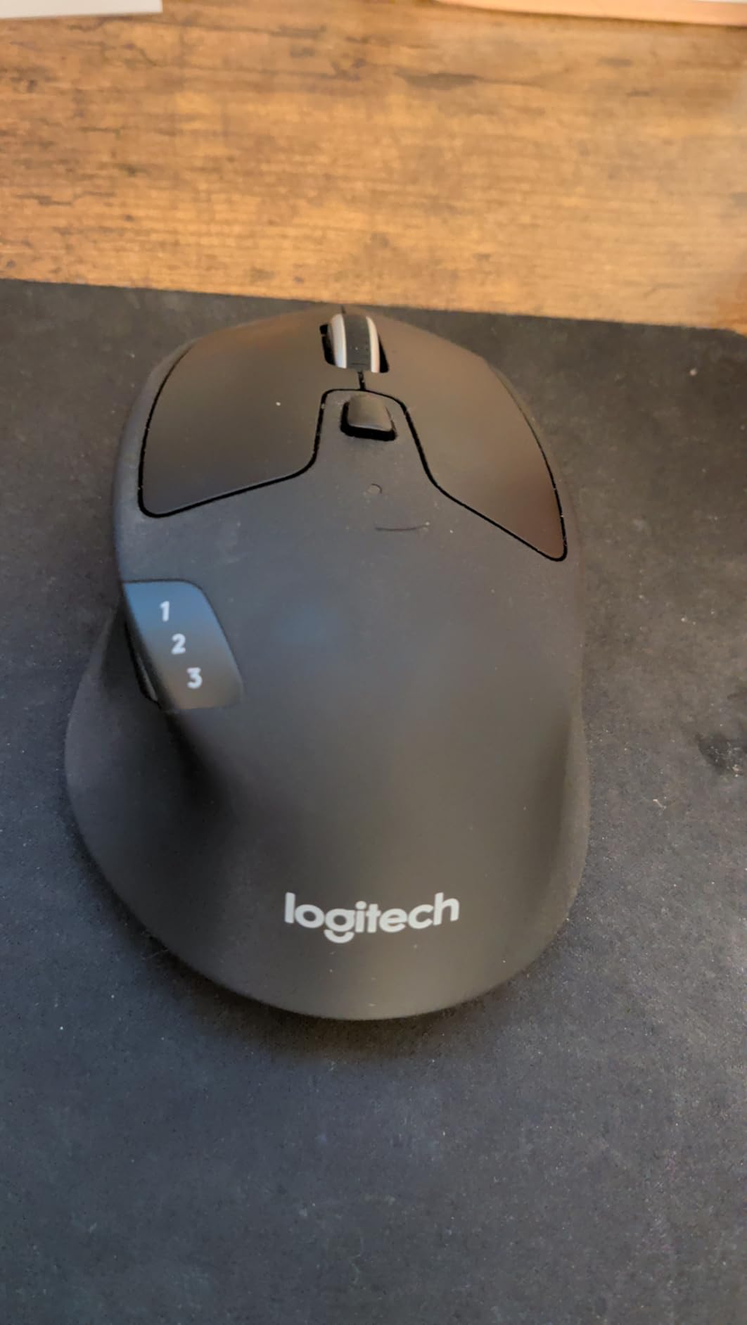 Logitech M720 Triathlon Multi-Device Wireless Mouse, Bluetooth, USB Unifying Receiver, 1000 DPI, 6 Programmable Buttons, 2-Year Battery, Compatible with Laptop, PC, Mac, iPadOS - Black customer photo 2