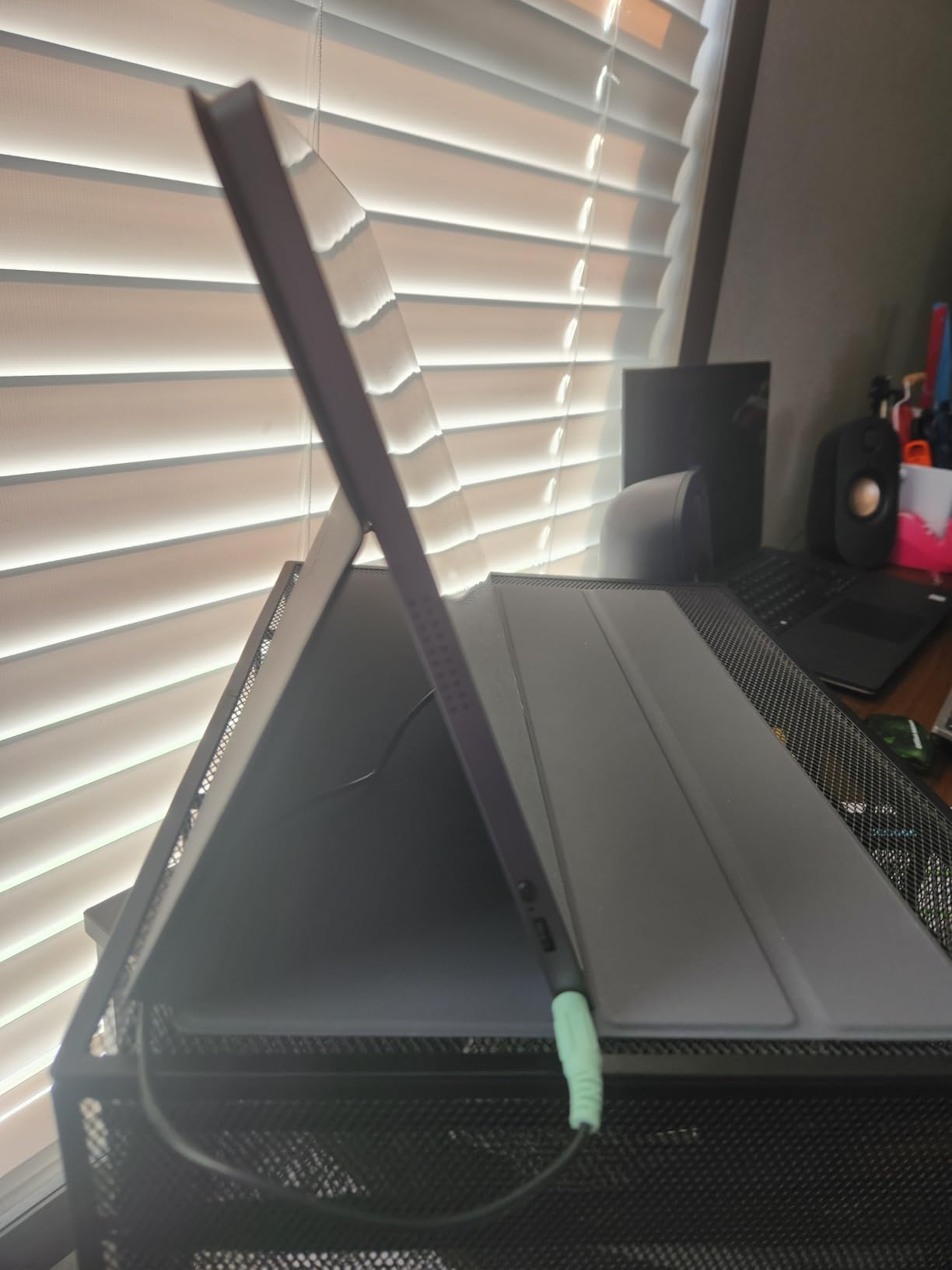 KYY Portable Monitor 15.6inch 1080P FHD USB-C, HDMI Computer Display HDR IPS Gaming Monitor w/Premium Smart Cover & Screen Protector, Speakers, for Laptop PC MAC Phone PS4 Xbox Switch customer photo 1