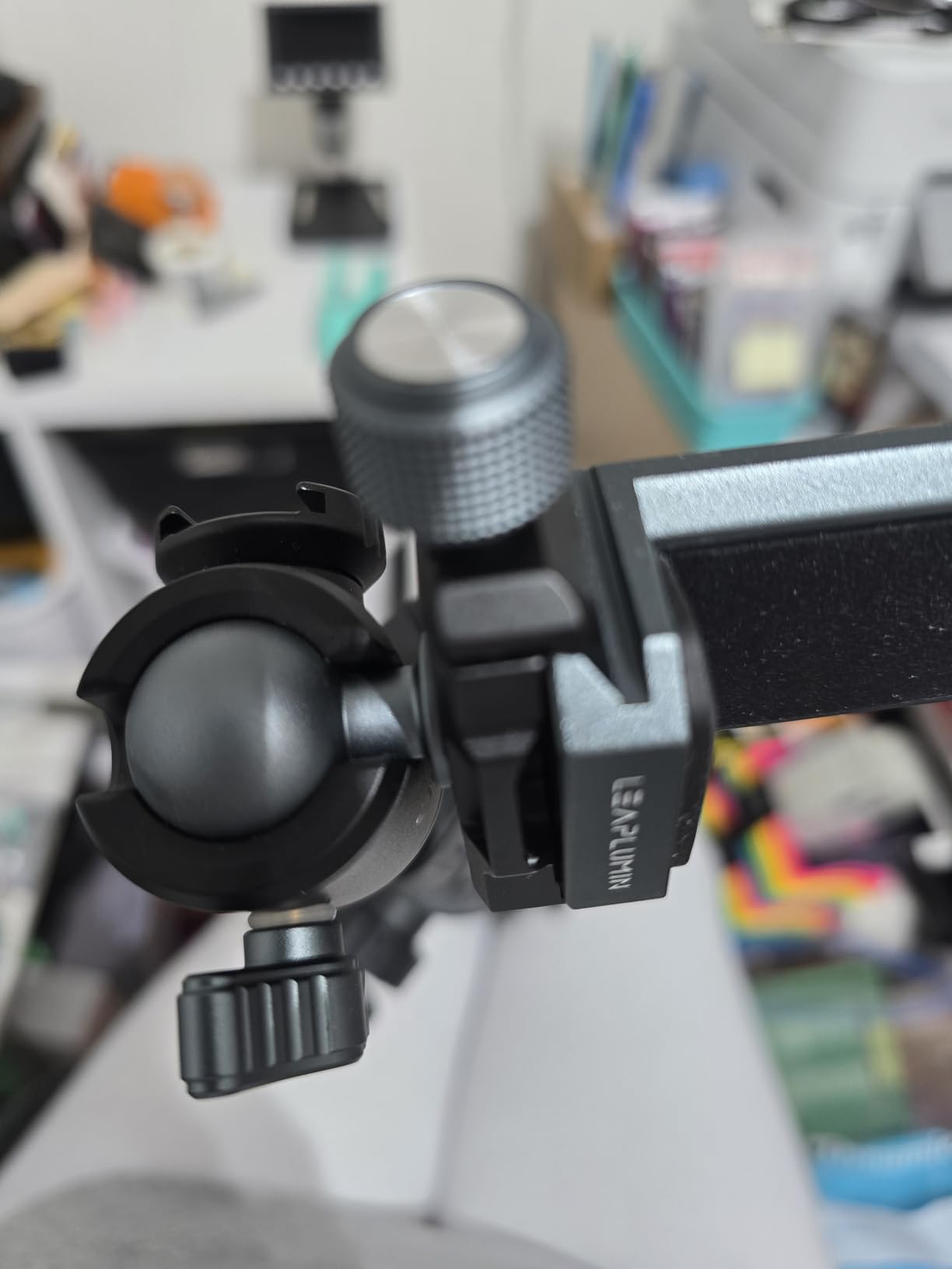 SHINEWEE Full Metal Tablet Tripod Holder - Compatible with iPad mini/Air/Pro | 1/4