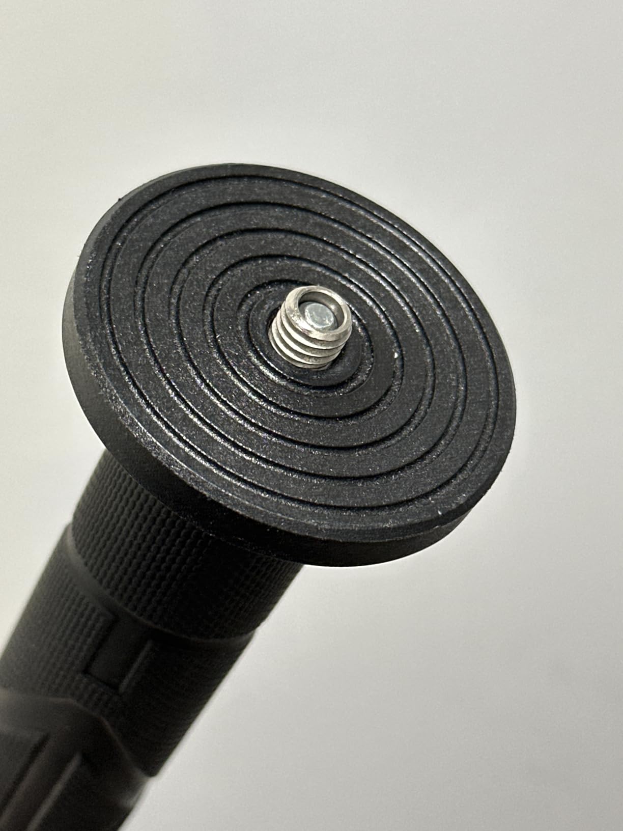 Manfrotto Element MII MMELMIIA5BK, Lightweight 5-Section Aluminium Travel Camera Monopod, with Wrist Strap, Rubber Grip, Twist Locks, Load up 15kg, for Compact Cameras, Mirrorless, DSLR, Black customer photo 1