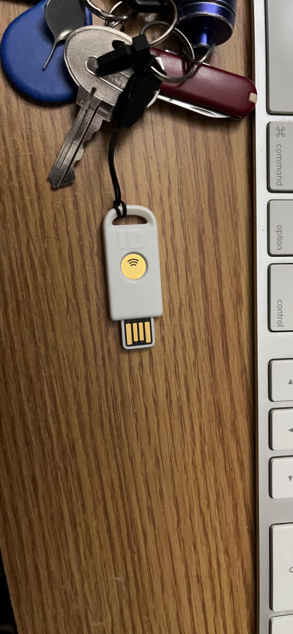 Identiv uTrust FIDO2 NFC Security Key USB-A (FIDO, FIDO2, U2F, WebAuth) customer photo 1
