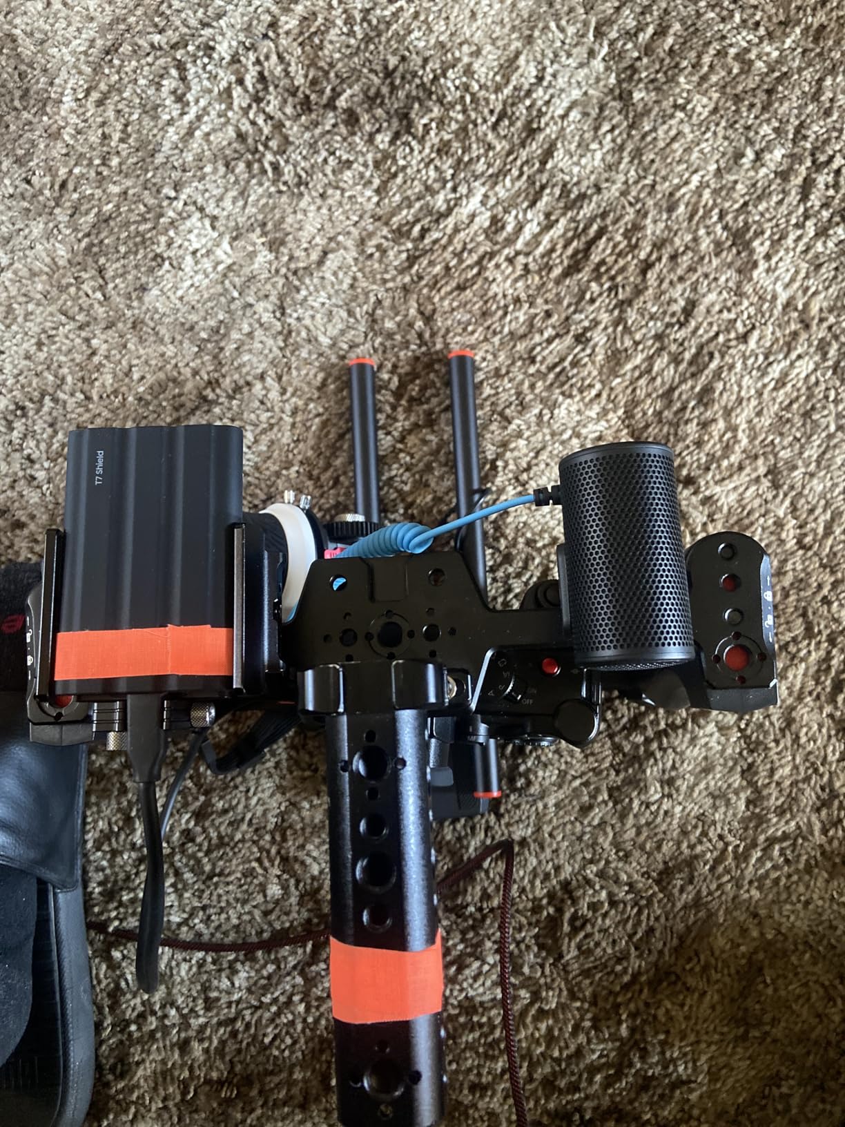 SENNHEISER Professional MKE 200 Directional On-Camera Microphone with 3.5mm TRS and TRRS Connectors for DSLR, Mirrorless & Mobile, Auxiliary customer photo 1