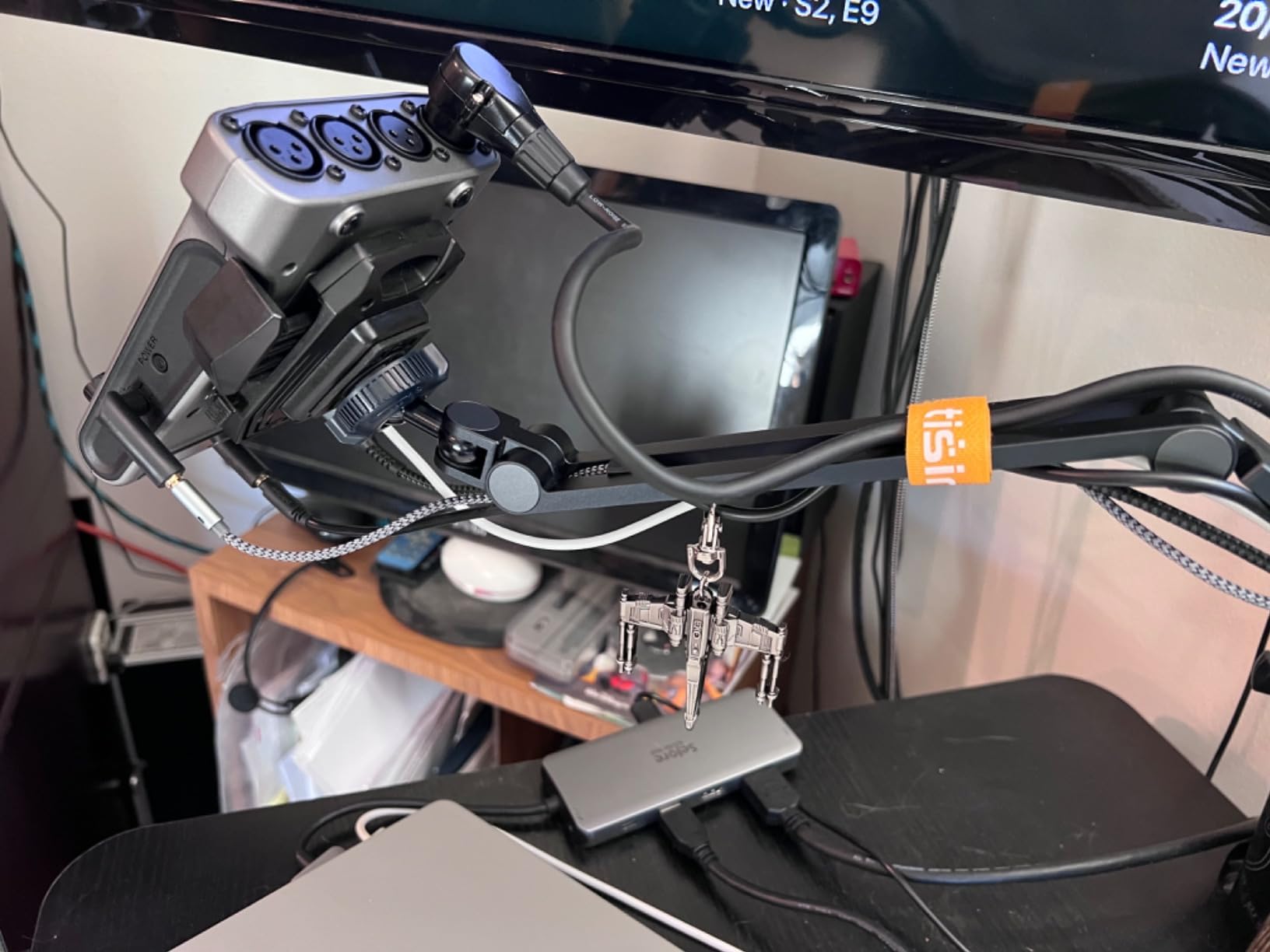 Zoom PodTrak P4 Podcast Recorder with 4 XLR Mic Inputs, 4 Headphone Outputs, Phone & USB Input for Remote Interviews, Sound Pads, 2-In/2-Out USB Audio Interface, Battery Powered customer photo 2