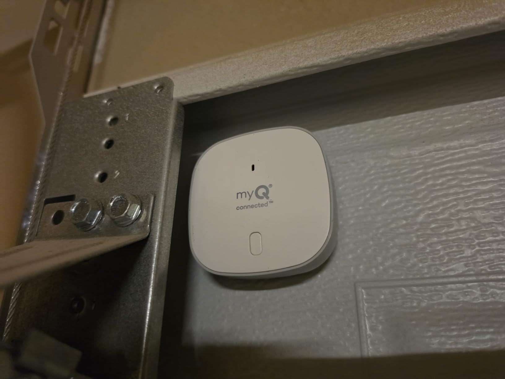 CHAMBERLAIN Smart Garage Control - Wireless Garage Hub and Sensor with Wifi & Bluetooth - Smartphone Controlled, myQ-G0401-ES, White customer photo 1