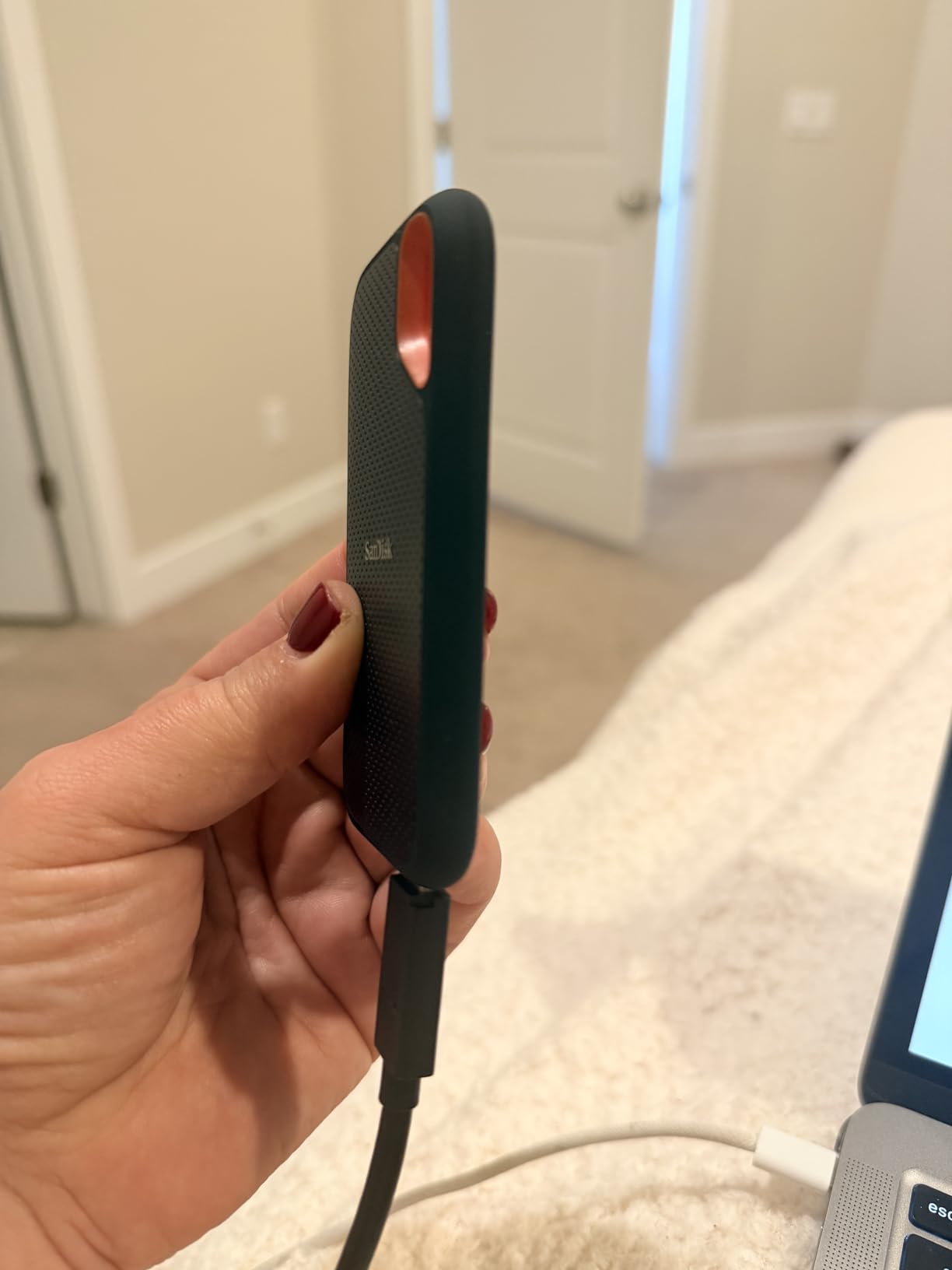 SANDISK 1TB Extreme Portable SSD - Up to 1050MB/s, USB-C, USB 3.2 Gen 2, IP65 Water and Dust Resistance, Updated Firmware - External Solid State Drive - SDSSDE61-1T00-G25 customer photo 2