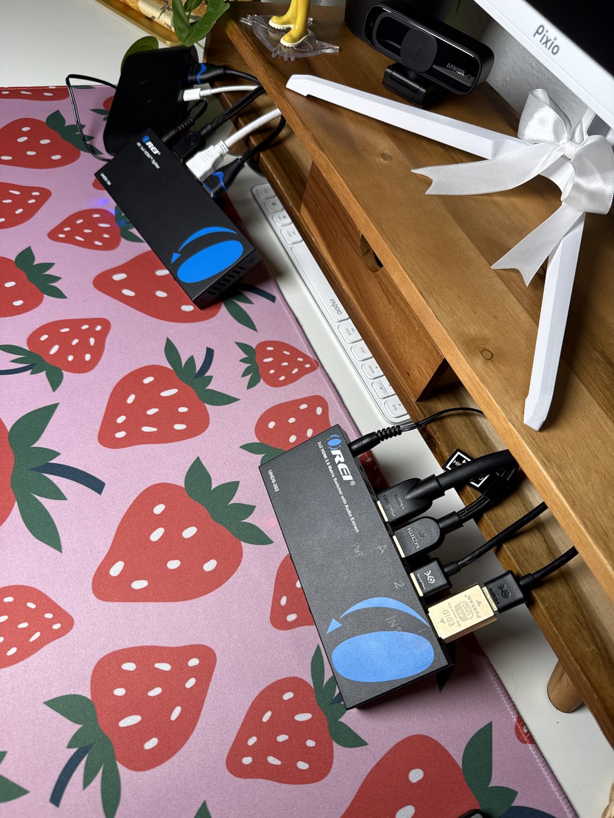 OREI 4x4 HDMI 4K Matrix Switch/Splitter, (4-Input, 4-Output) with Remote Control Supports UltraHD 4K@60Hz 4:4:4, HDR, YUV, HDMI 2.0, HDCP 2.2, 3D, 1080p, 18 GBPS - Downscaler (4K & 1080p Together) customer photo 1