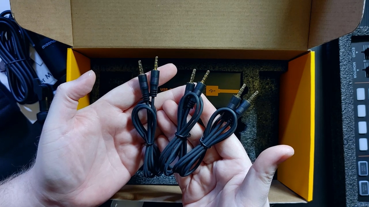 MAONO Podcast Equipment Bundle Audio mixer All-in-One Podcast Production Studio with 3.5mm Microphone for Live Streaming, Recording, PC, Smartphone, DJ MaonoCaster Lite (AU-AM200-S1) customer photo 1