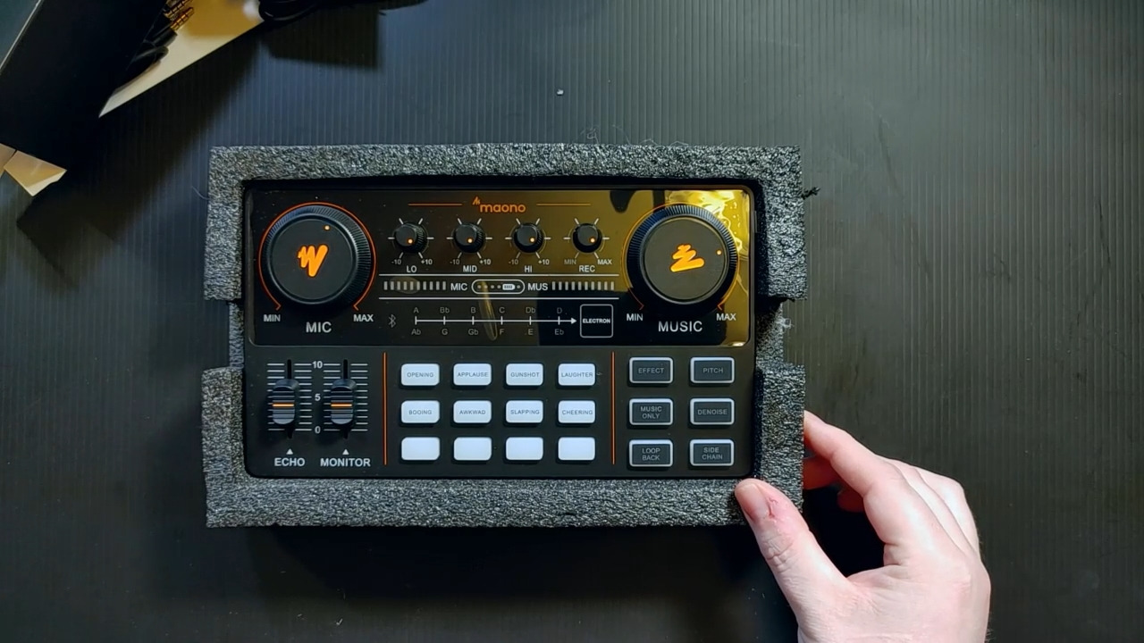 MAONO Podcast Equipment Bundle Audio mixer All-in-One Podcast Production Studio with 3.5mm Microphone for Live Streaming, Recording, PC, Smartphone, DJ MaonoCaster Lite (AU-AM200-S1) customer photo 2