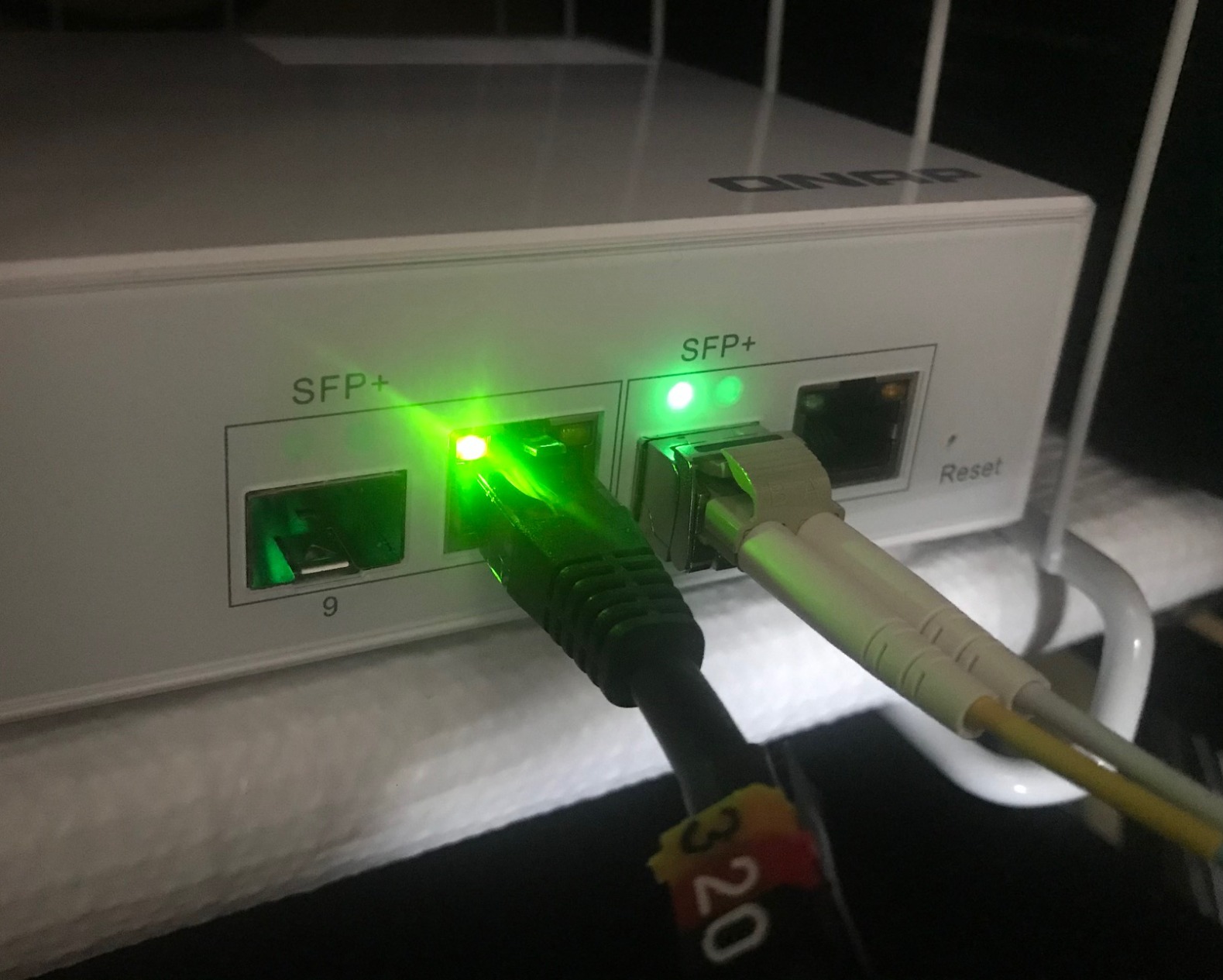 QNAP QSW-M2108-2C, Management Switch, 8 port 2.5Gbps, 2 port 10Gbps SFP+/NBASE-T Combo. Easy management with web browser. customer photo 1