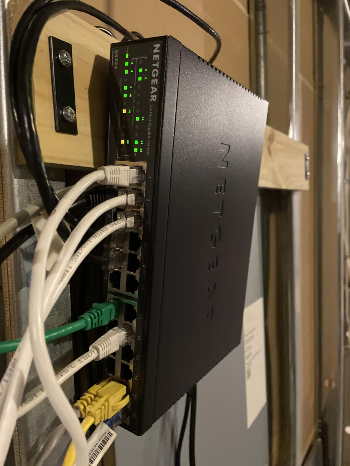 NETGEAR 24-Port Gigabit Ethernet Unmanaged Essentials Switch (GS324) - Desktop, Wall, or Rackmount, Silent Operation customer photo 1