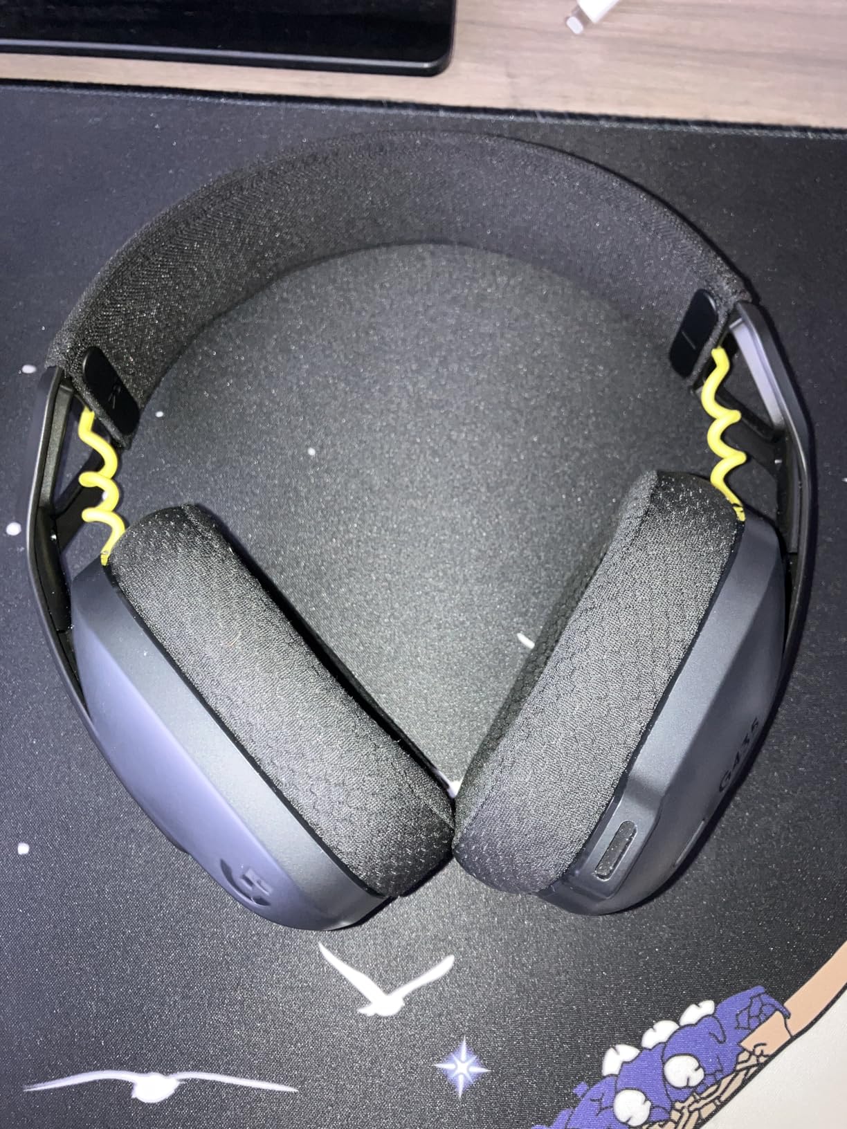 Logitech G435 Lightspeed & Bluetooth Wireless Gaming Headset - Lightweight Over-Ear Headphones, Built-in mics, 18h Battery, Dolby Atmos, PC, PS4, PS5, Nintendo Switch/Switch 2, Mobile - Black customer photo 1