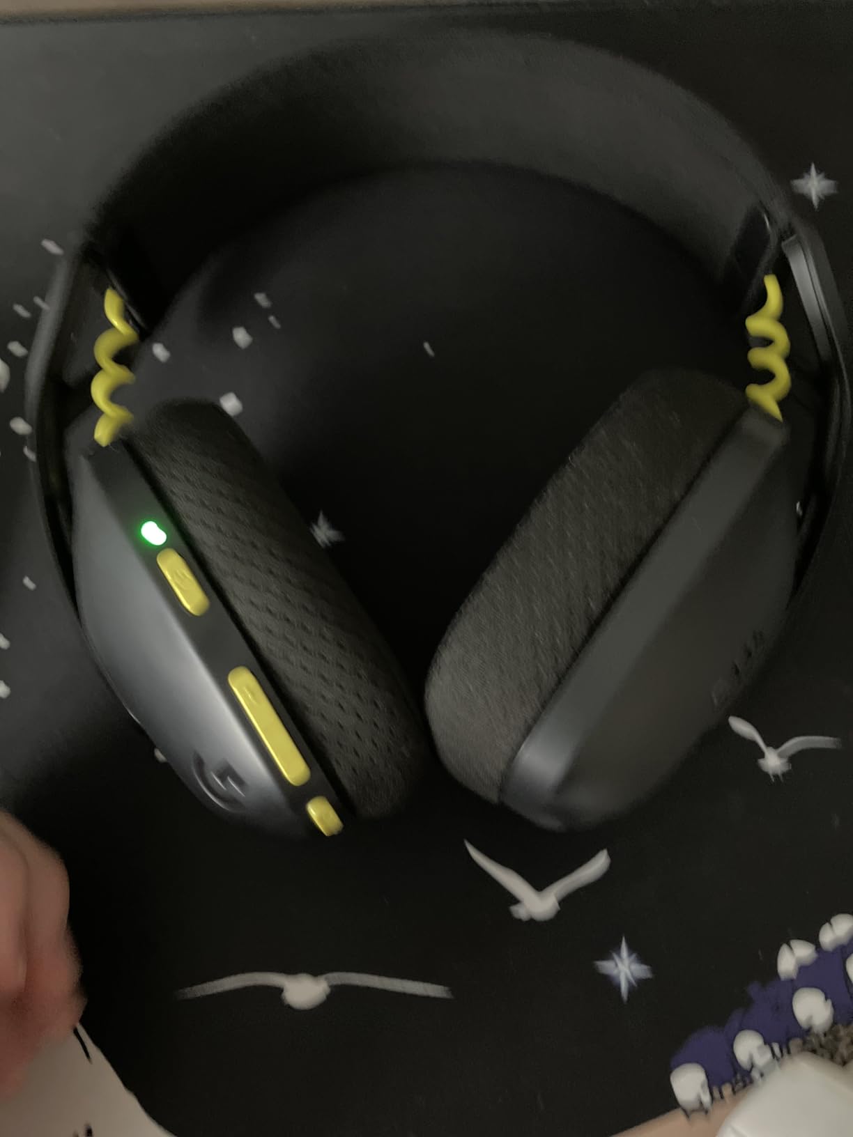 Logitech G435 Lightspeed & Bluetooth Wireless Gaming Headset - Lightweight Over-Ear Headphones, Built-in mics, 18h Battery, Dolby Atmos, PC, PS4, PS5, Nintendo Switch/Switch 2, Mobile - Black customer photo 2