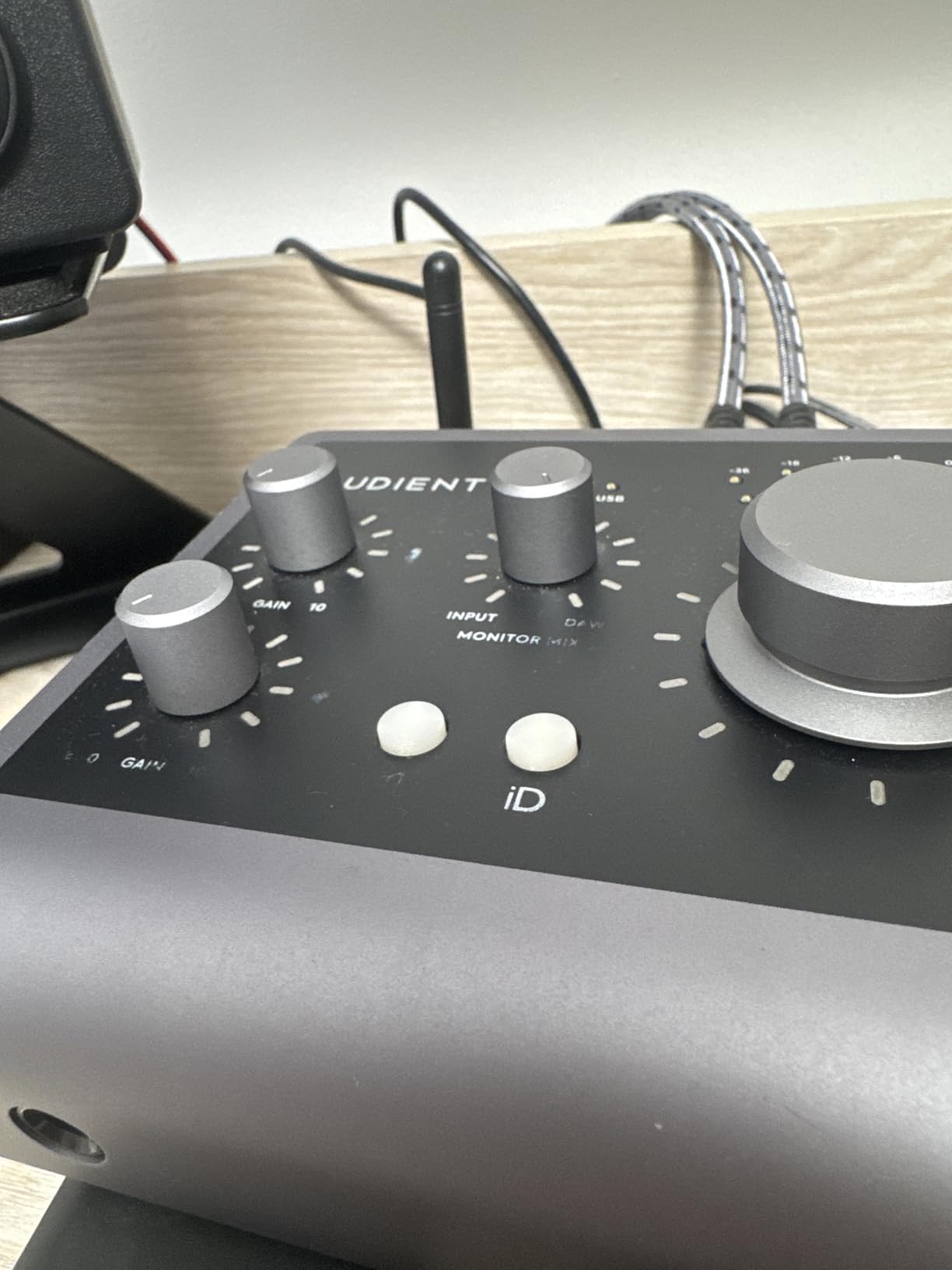 Audio Interface iD4 MKII, Class A Console Microphone Preamp (High Speed USB-C, Monitor Mix and Monitor Panning Function, 2 Headphone Outputs, Mac/PC/iOS Compatible), Black customer photo 1