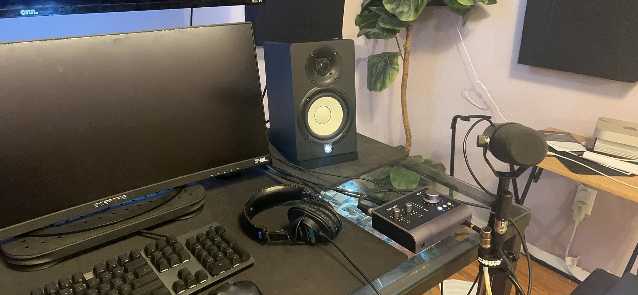 Audio Interface iD14 MKII, 2 Class-A Microphone Preamps (High Performance USB Audio Interface, USB-C Connector, Monitor Mix and Monitor Panning Function, 2 Headphone Outputs), Black customer photo 2