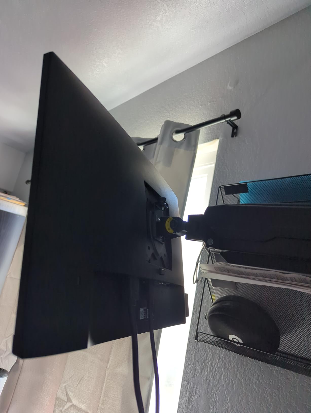 MOUNT PRO Single Monitor Wall Mount for 13 to 32 Inch Computer Screens, Height Adjustable Wall Mount Monitor Arm Holds Up to 19.8lbs, Full Motion Wall Bracket, VESA Mount 75x75, 100x100, Black customer photo 1