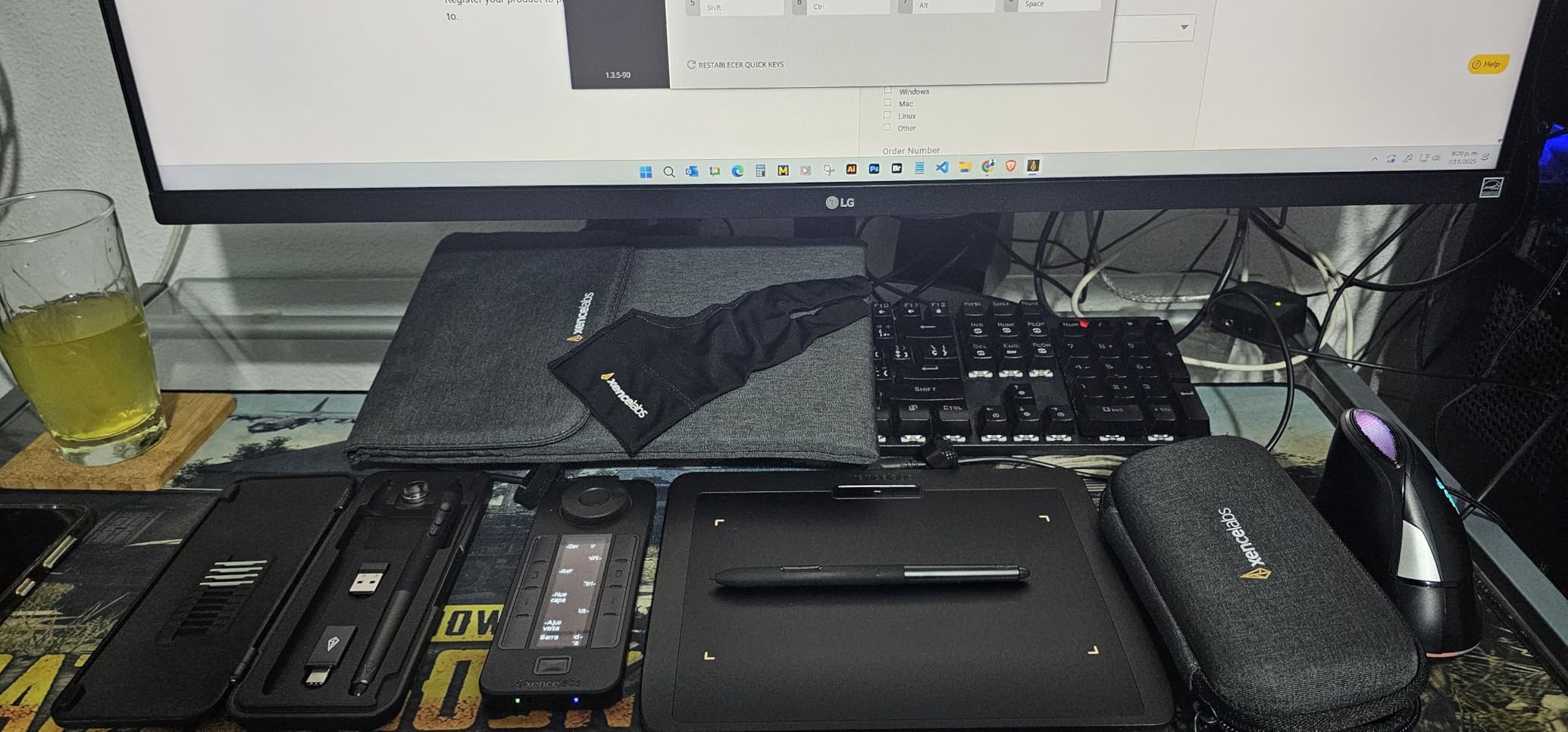 XENCELABS Quick Keys for PC, MacBook, Desktop, Drawing Tablet, Pen Display, OLED Display, 44 Customizable Shortcuts Keydail for Digital Drawing, Video Editing, Photo Retouching, Windows/macOS customer photo 2