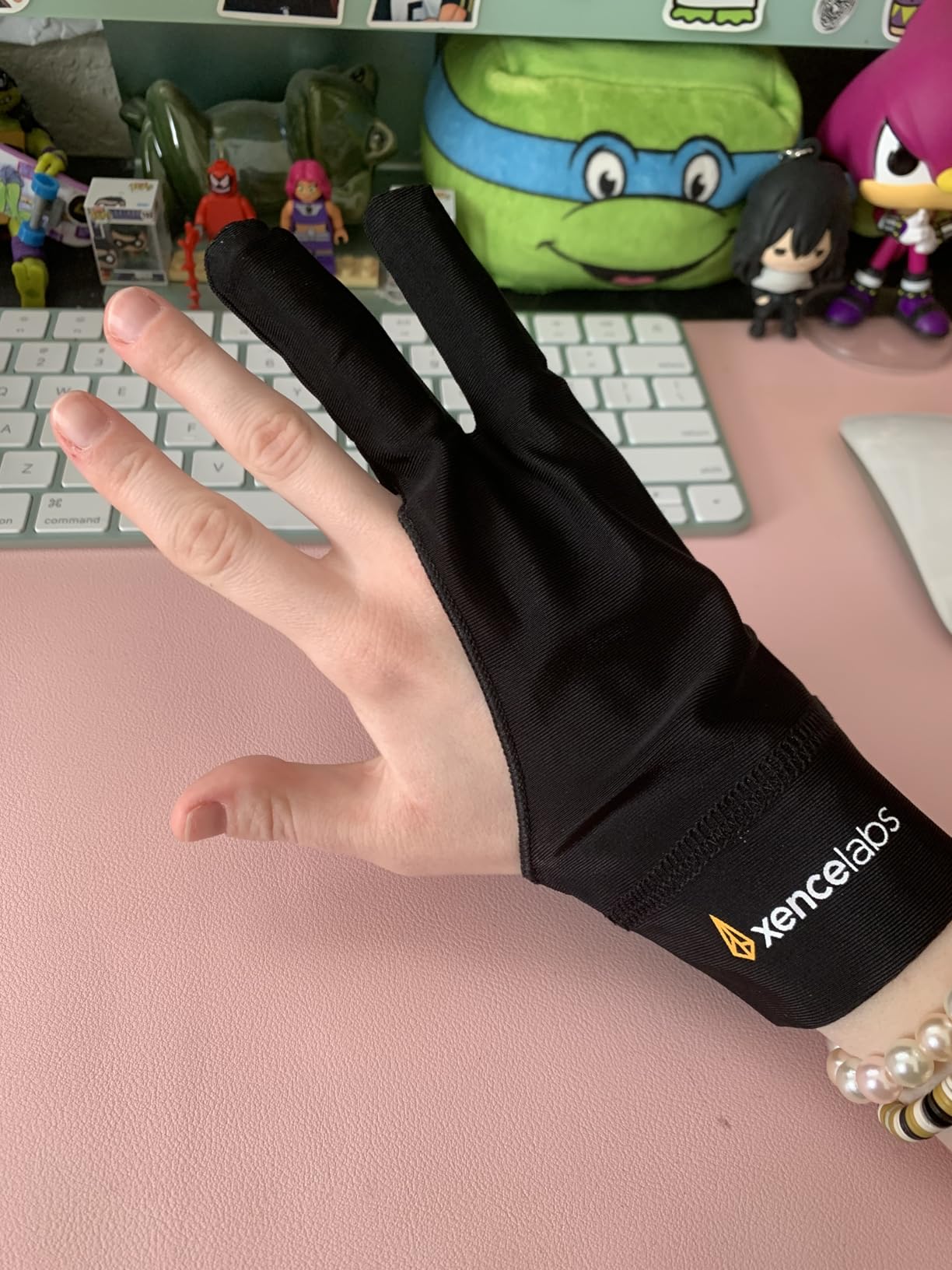 XENCELABS Drawing Glove, Breathable Artist Glove for Drawing Tablet, Two Fingers for Left Right Hand Black Size L customer photo 2