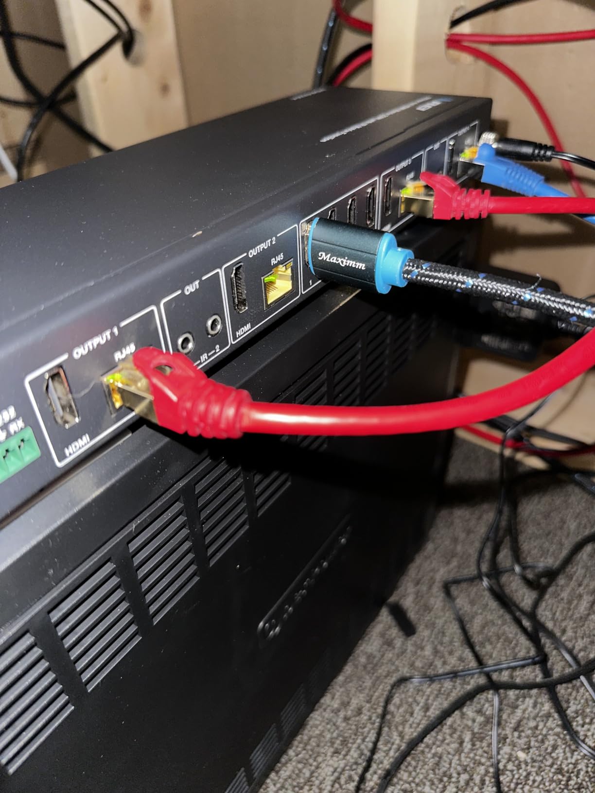 OREI 4K 4x4 HDMI Extender Matrix - UltraHD 4K @ 60Hz 4:4:4 Over Single CAT5e/6/7 Cable with HDR Switcher & IR Control, RS-232 - Up to 230 Ft - 1080P Downscale - 4 x Loop Out - 4 Receivers Included customer photo 2